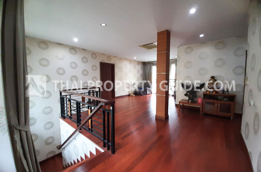 House with Private Pool in Sukhumvit 